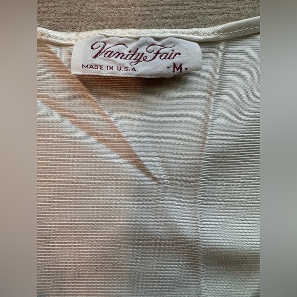 Vintage Vanity Fair White w/ Colorful Flower Lace Details Sleep shirt. Size Med - Picture 3 of 9